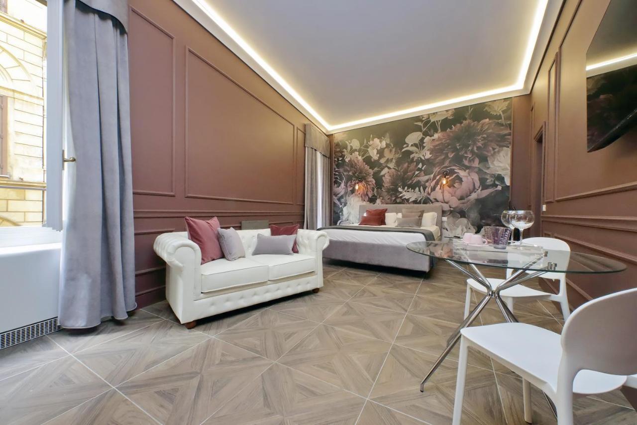 Ych-Butterfly Flat Close Trevi Fountain Řím Exteriér fotografie